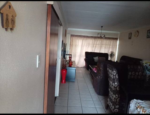 1 BEDROOM PROPERTY TO RENT IN VANDERBIJLPARK CW 2